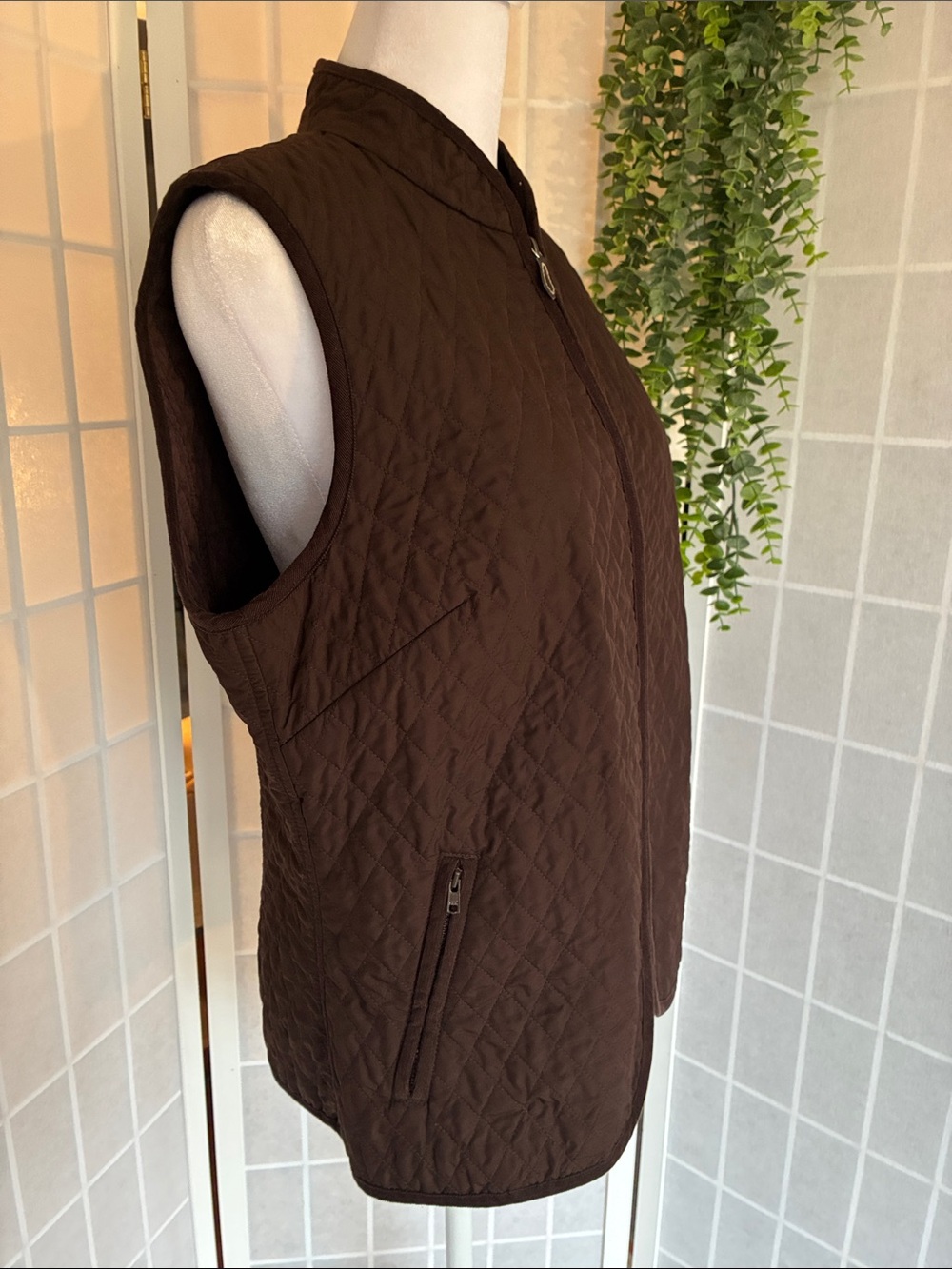 Talbots Lightweight Quilted Brown Vest w/ Pockets & Mandarin Collar, Like New, M - Picture 2 of 6